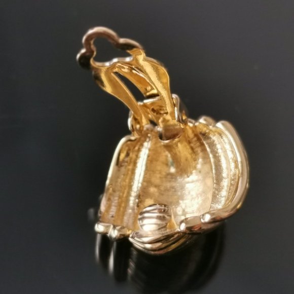 Vintage Gold Tone Clip on Earrings - Picture 9 of 10